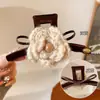 Pinza de Pelo de Lana con Flor de Superficie Ab de Gama Alta para Mujer Nuevo Estilo 2025 Pinza de Tiburón para el Cabello Pinza de Pelo de Otoño e Invierno en la Parte Posterior de la Cabeza