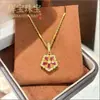 Collar de flor de cinco pétalos tradicional color arena-oro rojo rosa con incrustaciones de diamantes, nuevo anillo de jade con diamantes estilo chino, pendientes, colgante de peonía para mujer, lujo ligero