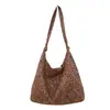 Bolsa Tote Estampa de Leopardo Grande Capacidade Bolsa para o Dia a Dia Outono e Inverno 2025 Novo Estilo Preguiçoso Bolsa de Ombro/Axila em Camurça
