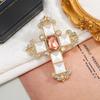 Nova Broche Geométrico de Strass Palácio Cruz Simples Feminino Anti-desfiamento Acessórios Leves Broche Suéter Cardigã Joia