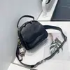 Bolsa de hombro cruzada de verano nuevo modelo de piel de oveja negra original hecha a mano estilo universitario retro simple casual mochila