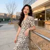 Vestido floral novo 542 primavera e verão feminino decote V afina a cintura temperamento manga bufante saia evasê [com forro]]