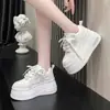 Tênis Plataforma Feminino com Elevação Interna de Altura, Solado Macio, Novo Estilo Primavera 2025, Sapatos Plataforma Casuais para Pessoas Baixas, Sapatos Brancos para Primavera e Outono