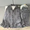 Pijama de terciopelo sintético para hombre para otoño e invierno, cárdigan simple casual de terciopelo fino, conjunto de ropa de casa cálida de manga larga y pantalón largo