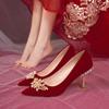 Sapatos de casamento chineses, sapatos de noiva femininos, atacado, novo vestido de noiva Xiuhe, dois sapatos de salto alto vermelho, salto agulha