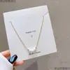 Colar Retrô Europeu de Aço Titânio para Mulheres Pingente de Pérola Versátil Estilo Ins Corrente de Clavícula de Nicho Ornamento