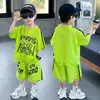Conjunto Genial y Estiloso para Niños 2026 Nuevo de Moda Estilo Urbano Manga Corta Shorts Conjunto de Verano para Niños, Ropa Deportiva Genial y Casual