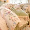 Conjunto de cama de quatro peças em veludo de leite espesso grau A, capa de edredom e lençol de cama de fleece de coral para inverno, design de desenho animado, adequado para dormitórios estudantis, conjunto de três peças