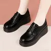 Sapatos Femininos com Salto Anabela Corte Profundo 2026 Outono Novo Estilo Britânico Sola Grossa Bico Redondo Cadarço Sapatos Mãe Salto Alto Sola Macia