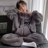 Pijama de manga larga de forro polar de coral para niños para otoño e invierno, con un lindo diseño de dibujos animados, un aspecto elegante y que proporciona calidez para usar en interiores.