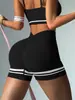 Shorts de yoga europeus e americanos sem costura em blocos de cor para mulheres, calça capri justa com efeito de levantamento de bumbum para esportes, corrida e fitness