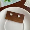 Brincos de Tarraxa Coração de Pêssego Coloridos Brancos para Mulheres, Novo Design de Agulha de Prata, Delicados e Doces, Brincos Frescos e Versáteis para Estudantes