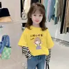 Camiseta Básica Infantil Primavera e Outono Estilo Coreano Tendência Meninas Falso Duas Peças Manga Longa Camiseta Top Listrado Desenho Animado para Meninas