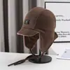 Moda Protección Auditiva Felpa Sombrero Lei Feng para Mujer Invierno Montar Protección contra el Frío Cálido Engrosado Pico de Pato Sombrero de Algodón Sombrero de Esquí del Noreste