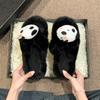 Pantuflas de Algodón de Panda Lindas Invierno Hogar Suela Gruesa Pantuflas Cálidas Muñeco de Peluche Suela de Goma Antideslizante Zapatos de Luna Mujer