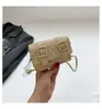La popular y moderna bolsa de hombro tipo mensajero de estilo western de este año Mini bolsa pequeña 2024 Verano Bolsa de labiales de celebridad de internet bolsa cuadrada pequeña