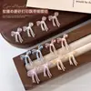 Accesorios de moño para decoración de uñas transparentes tallados suavemente, populares en Xiaohongshu, decoraciones de moño de cinta impresas esmeriladas para uñas