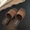 Sandálias confortáveis e estilosas estilo fada para o verão de 2026, apresentando um design minimalista, tiras largas e uma estética relaxada inspirada no Japão com detalhes em tecido macio.