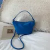 Bolsa de almuerzo de nicho estilo coreano, acabado mate de moda, bolso de mano para mujer, bolso de hombro, bolso cruzado versátil con un toque de alta gama