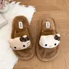 Pantuflas de felpa con dibujos animados para mujer, nuevo estilo otoño/invierno para usar al aire libre, 2026, de punta abierta, temática de gato, pantuflas de algodón de suela plana para uso en interiores