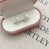 Pendientes de aro lisos con textura brillante del mismo estilo de la bloguera coreana Fever, pendientes irregulares simples y únicos