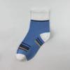Calcetines de tubo medio para hombre, calcetines deportivos de primavera y otoño, absorbentes del sudor, desodorantes, calcetines deportivos finos de rayas de colores a juego para primavera y verano.