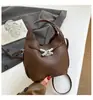 Bolso de Mano de Alta Gama de Nicho Nuevo para Invierno 2026 para Mujer, Bolso Cruzado Casual de Moda, Bolso Cubo Versátil para el Trabajo