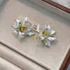 Pendientes de Flor de Lirio con Diseño de Nicho de Aguja de Plata, Aretes de Lujo Ligero Retro Francés, Accesorios para Orejas de Gama Alta y Elegantes