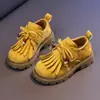 Sandálias Birkenstock Grossas com Franjas para Meninas 2025 Novos Mocassins Macios Antiderrapantes com Velcro para Crianças Sapatos Pequenos de Couro Retrô