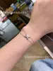 Pulseira Cruzada de Madrepérola Branca Shangwei, Estilo Nicho de Luxo Leve, Banhada a Ouro Rosa 18K, Corrente Simples para Clavícula, Presente Ins para Namorada