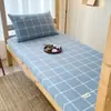 Los clientes mayoristas pueden comprar juegos de ropa de cama de tres piezas 100% algodón para estudiantes, adecuados para habitaciones de residencia individuales, incluyendo sábanas y sábanas ajustables de algodón de grado A.