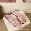 Comércio Exterior 2026 Verão Novas Chinelas de Salto Baixo Bolinhas Uma Tira Bolinhas Moda Bico Quadrado Bico Aberto Chinelos Sapatos Femininos