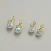 Pendientes de botón y colgantes de flor de trébol y perla de alta gama, elegantes, a la moda, de lujo ligero, con detalles completos de diamantes, venta al por mayor de pendientes de alta gama