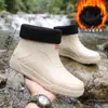Botas de Chuva Pretas Simples Estilo Coreano Sapatos de Borracha Estilo Clássico Botas Curtas para Deslocamento na Estação Chuvosa Sapatos Masculinos Antiderrapantes Modernos Botas de Pesca