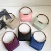 Bolsa de nailon tipo dumpling para mujer, nuevo bolso de mano versátil ligero y simple 2026, bolso de hombro de alta gama con bloques de color para el día a día
