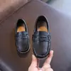 Sapatos estilo mocassim infantil britânico, sapatos casuais de couro com solas macias, sapatos slip-on para meninos, best-seller de comércio exterior transfronteiriço 2026