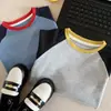Camiseta Bangcheng para niños 2026 otoño nuevo modelo manga larga para niños bloques de color camiseta básica suéter versátil para primavera y otoño para niños