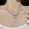 2023 Nuevo Color Colgante de Corazón Diseño de Nicho Collar de Color Contrastante para Mujer Cadena para Clavícula Dulce Fresca con Perlas Venta al por Mayor