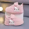 Tênis Infantis de Desenho Animado 2026 Primavera e Outono Novos Estilo Coreano Sapatos Casuais Infantis Couro Solado Macio Tênis de Corrida para Meninas Tendência