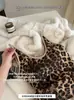 Camisola sexy de estampado de leopardo para principios de otoño con copas en el pecho, algodón dopamina, escote en U de alta gama, copa fija cómoda, top sin mangas con espalda bonita