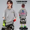 Popular Conjunto de Verano de Pantalones Camuflados de Siete Puntos de Manga Corta Sueltos para Niños y Niñas Ropa para Actuaciones en Escenario Estilo Hip Hop Streetwear