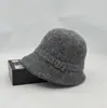 Nuevo sombrero de cubo de lana para mujer con ala, nuevo sombrero pequeño estilo Hepburn para otoño e invierno, sombrero de pescador versátil y elegante