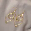 ¡Guau!Moda Transfronteriza Europea y Americana, Varios Pendientes Largos Metálicos de Borla Exagerada de Estilo Moderno con Elementos Elegantes
