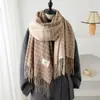 Bufanda cálida de cachemira a cuadros estilo coreano 2024, unisex, de otoño e invierno, con borlas que combinan con todo.