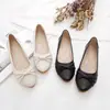 Zapatos planos para mujer 2026 otoño nuevo estilo mocasines con suelas suaves que no cansan los pies, zapatos de trabajo con punta redonda y corte bajo, adecuados para madres de mediana edad