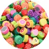 Fatias Coloridas de Argila Macia Desenhos Animados de Frutas Letras em Inglês Perfuradas Conjunto de Argila Macia Material de Argila Macia para Pulseira