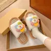 Nuevas zapatillas de algodón para el hogar con girasol para otoño e invierno, zapatillas peludas 2026, zapatos de algodón de moda con suela plana, versátiles para niñas