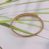 Fabricantes europeus e americanos de pulseiras espirais retráteis de aço inoxidável fornecem pulseira banhada a ouro pulseira atacado transfronteiriço