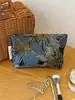 Estilo Ins Flor Repujada Retro Bolsa Cosmética de Gran Capacidad Bolsa de Almacenamiento para Cuidado de la Piel Bolsa Interior Bolso de Mano Portátil