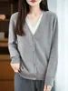 Capa interior 10 top adelgazante para otoño e invierno, suéter de lana elegante ajustado, dos piezas falsas de lana para commuting con cuello en V